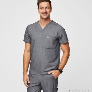 Figs Scrub Leon Three-Pocket Scrub Top Shirt Gray FM1500